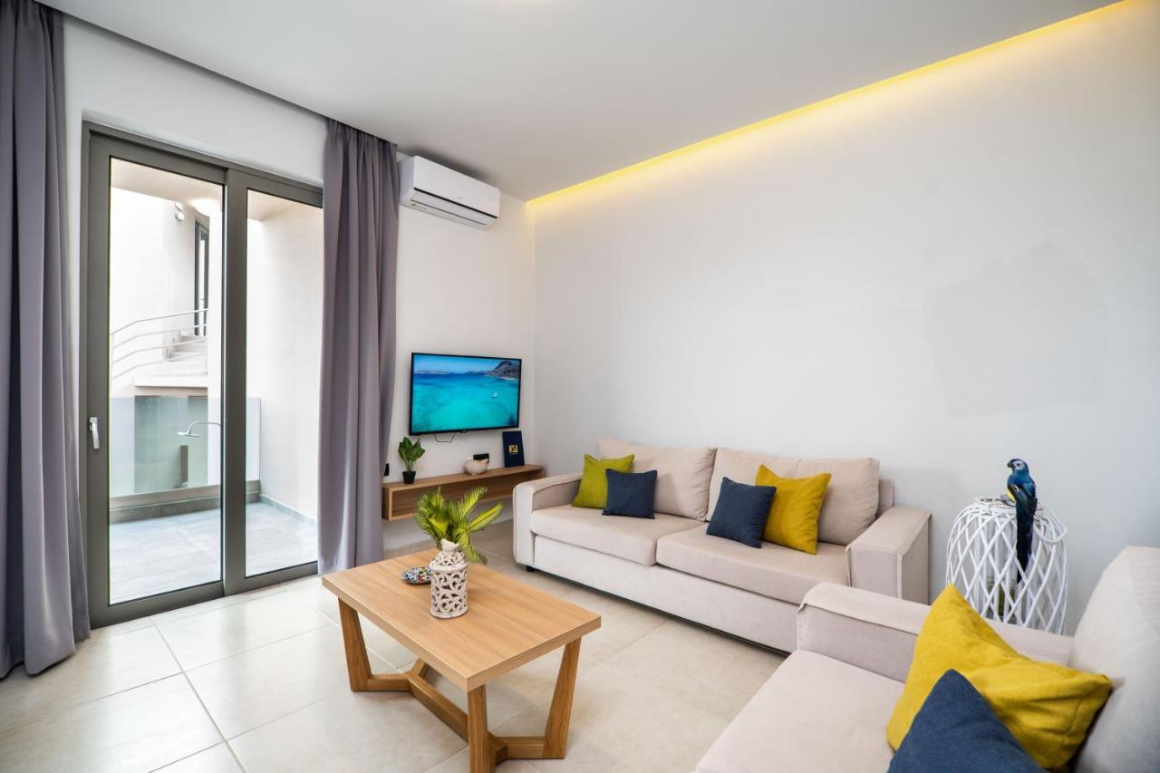 Aegean Breeze Luxury Apartments Next To The Sea マレメ エクステリア 写真